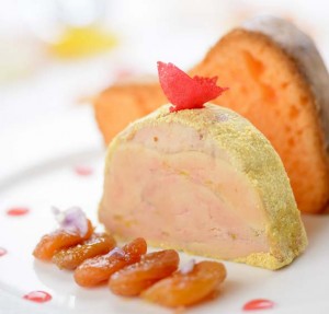 Foie gras de canard mi-cuit, chutney d’abricot, brioche maison à la fleur d’oranger ©Disneyland Paris