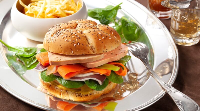 Burger au foie gras mi-cuit et magret séché