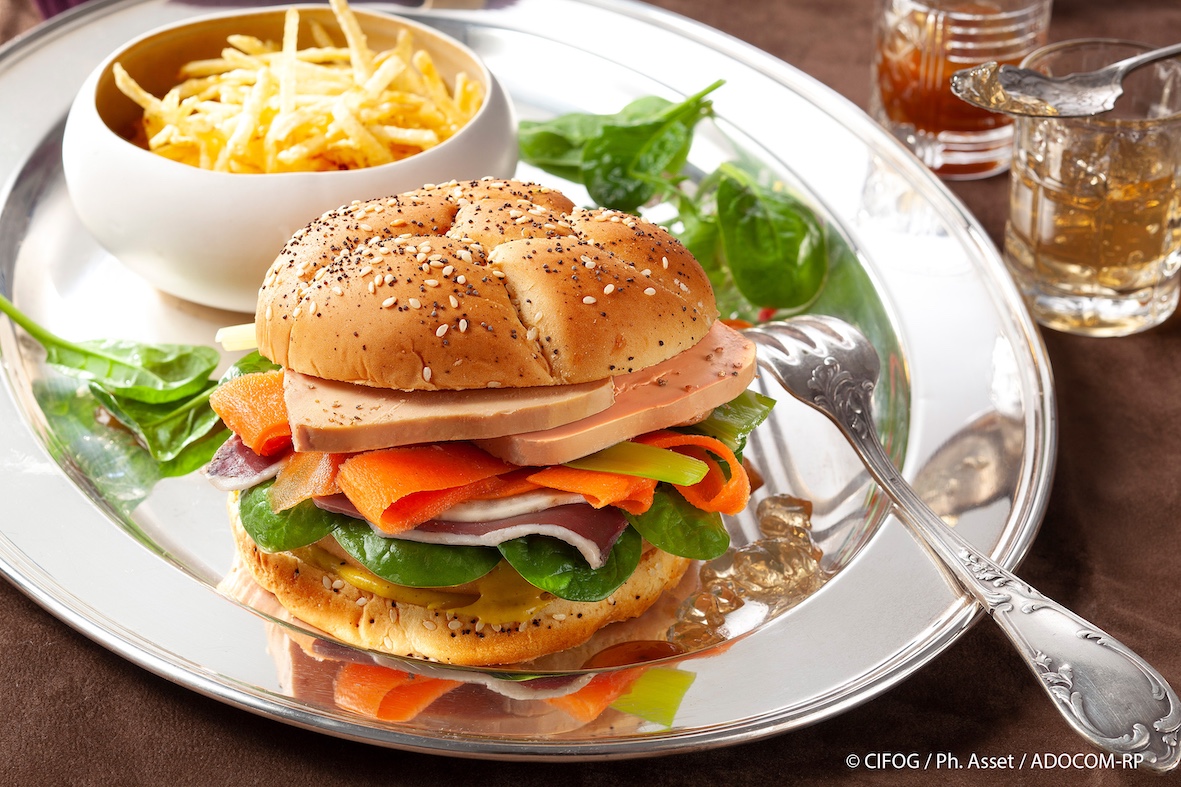 Burger au foie gras mi-cuit et magret séché